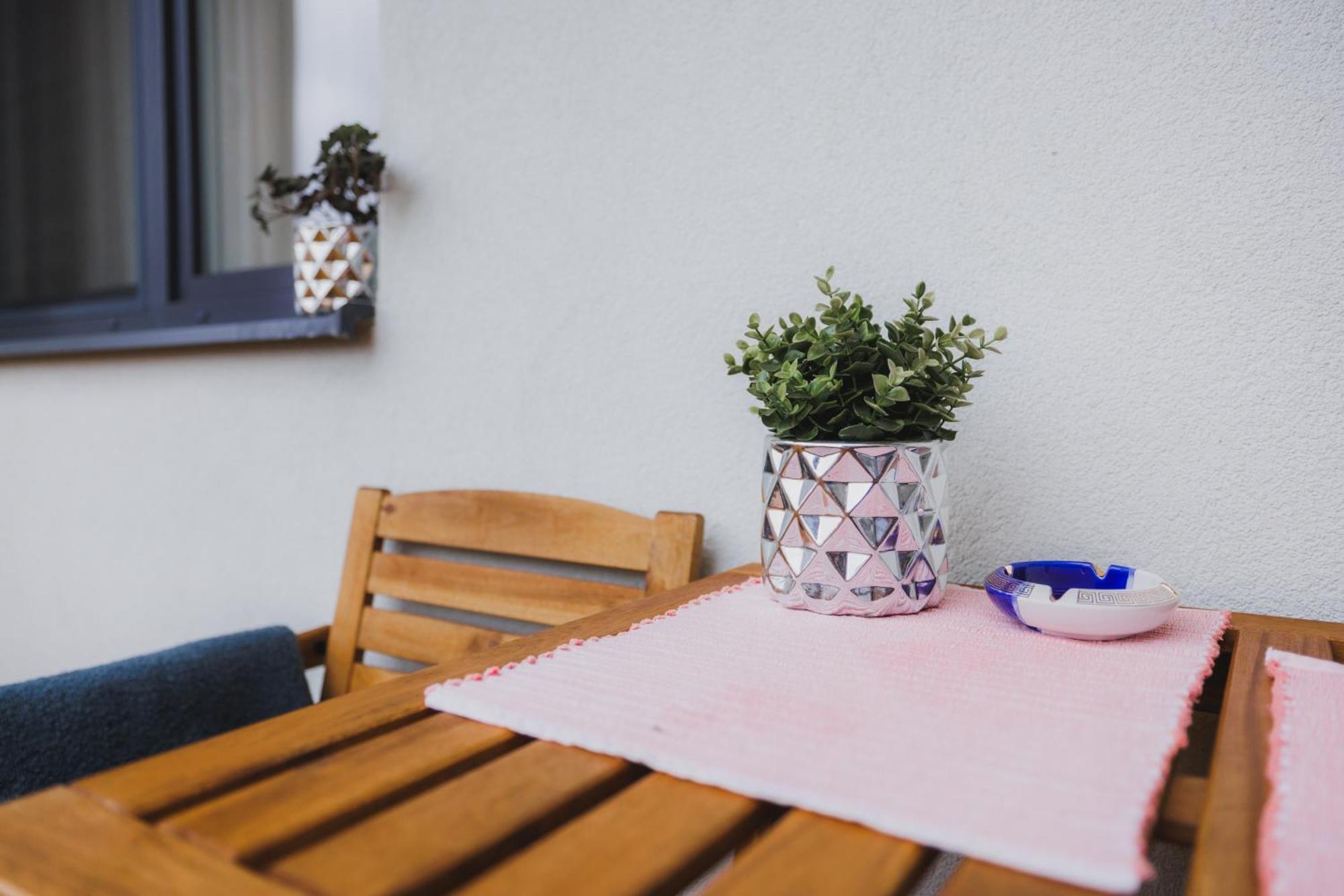Rose Luxury Apartment & 24H Self Check-In With Private Parking Banská Bystrica Dış mekan fotoğraf