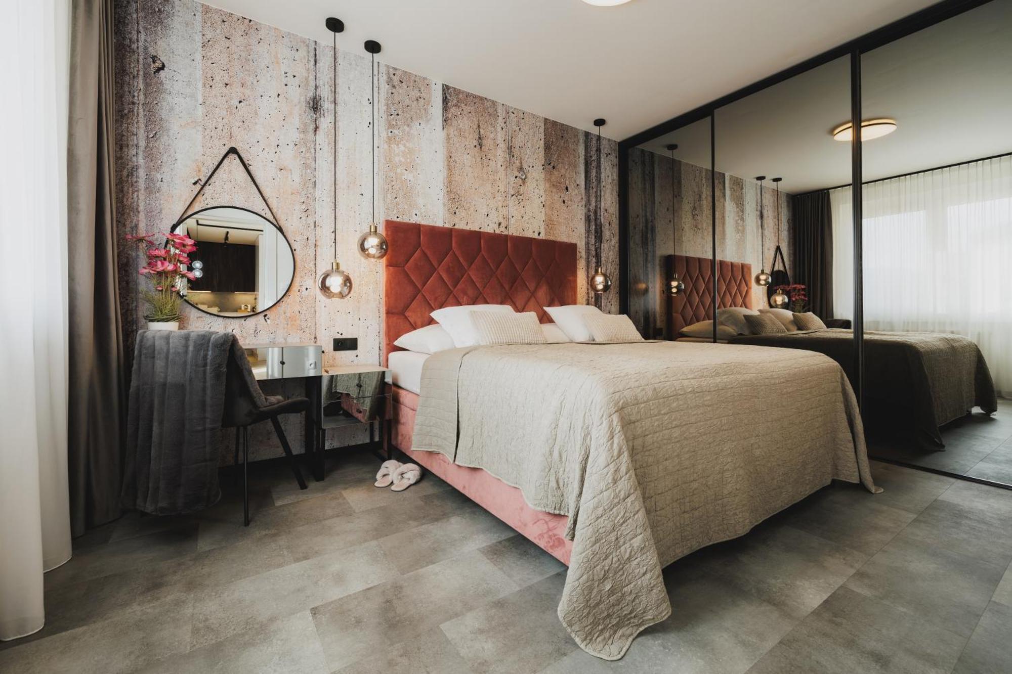 Rose Luxury Apartment & 24H Self Check-In With Private Parking Banská Bystrica Dış mekan fotoğraf