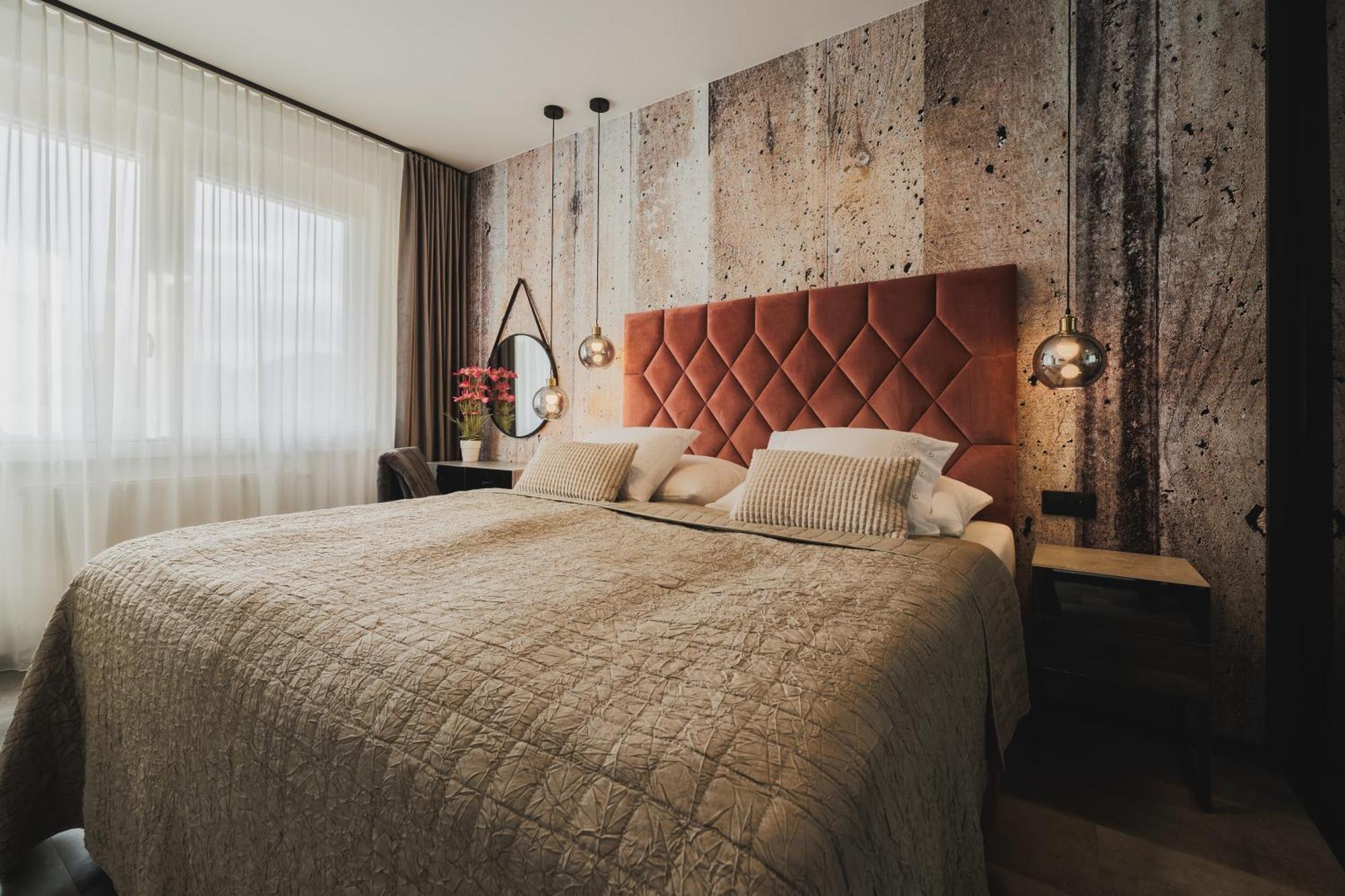 Rose Luxury Apartment & 24H Self Check-In With Private Parking Banská Bystrica Dış mekan fotoğraf
